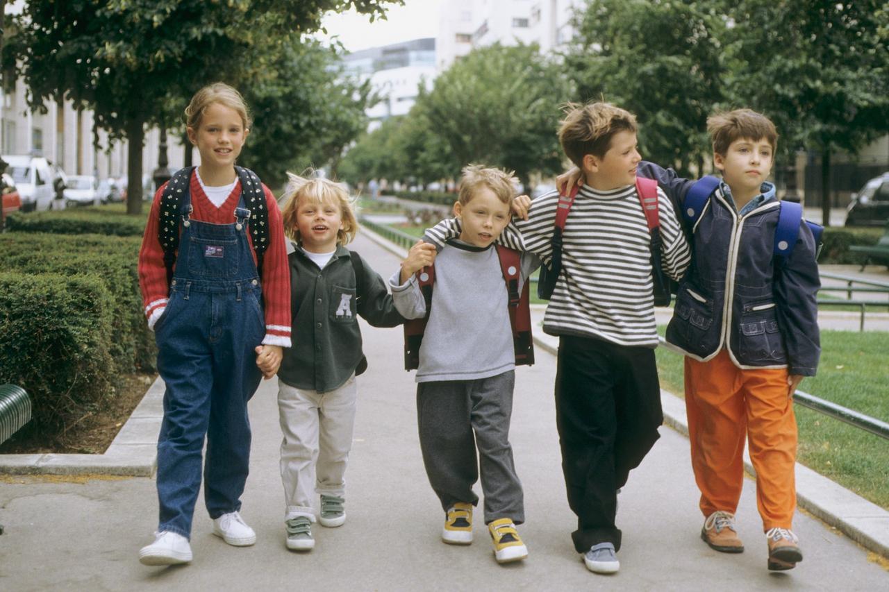 Image: 0012652513, License: Rights managed, Children going to school, Property Release: No or not aplicable, Model Release: No or not aplicable, Credit line: Profimedia.com, Photononstop