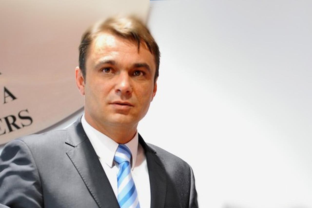  Sadik Ahmetovic