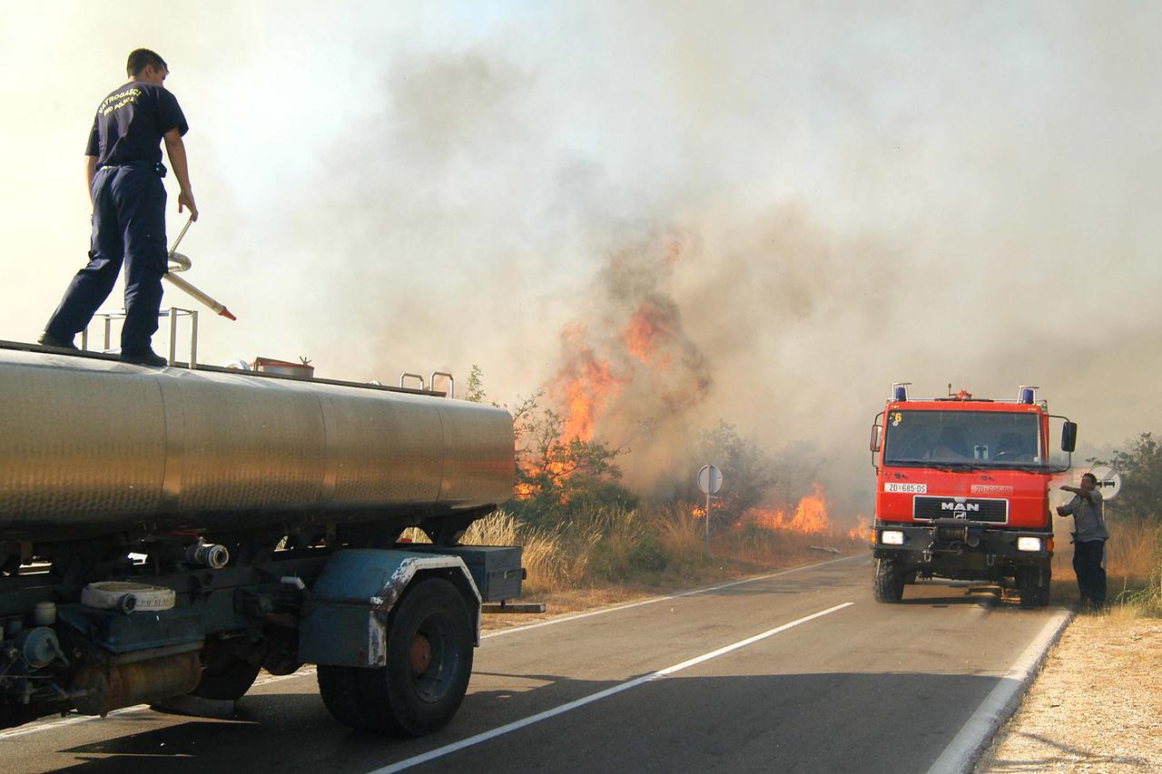 Za Dalamciju 061009 Pozar - ilustracija Photo: Dino Stanin/Vecernji list