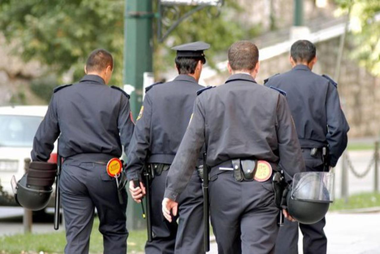 policajci