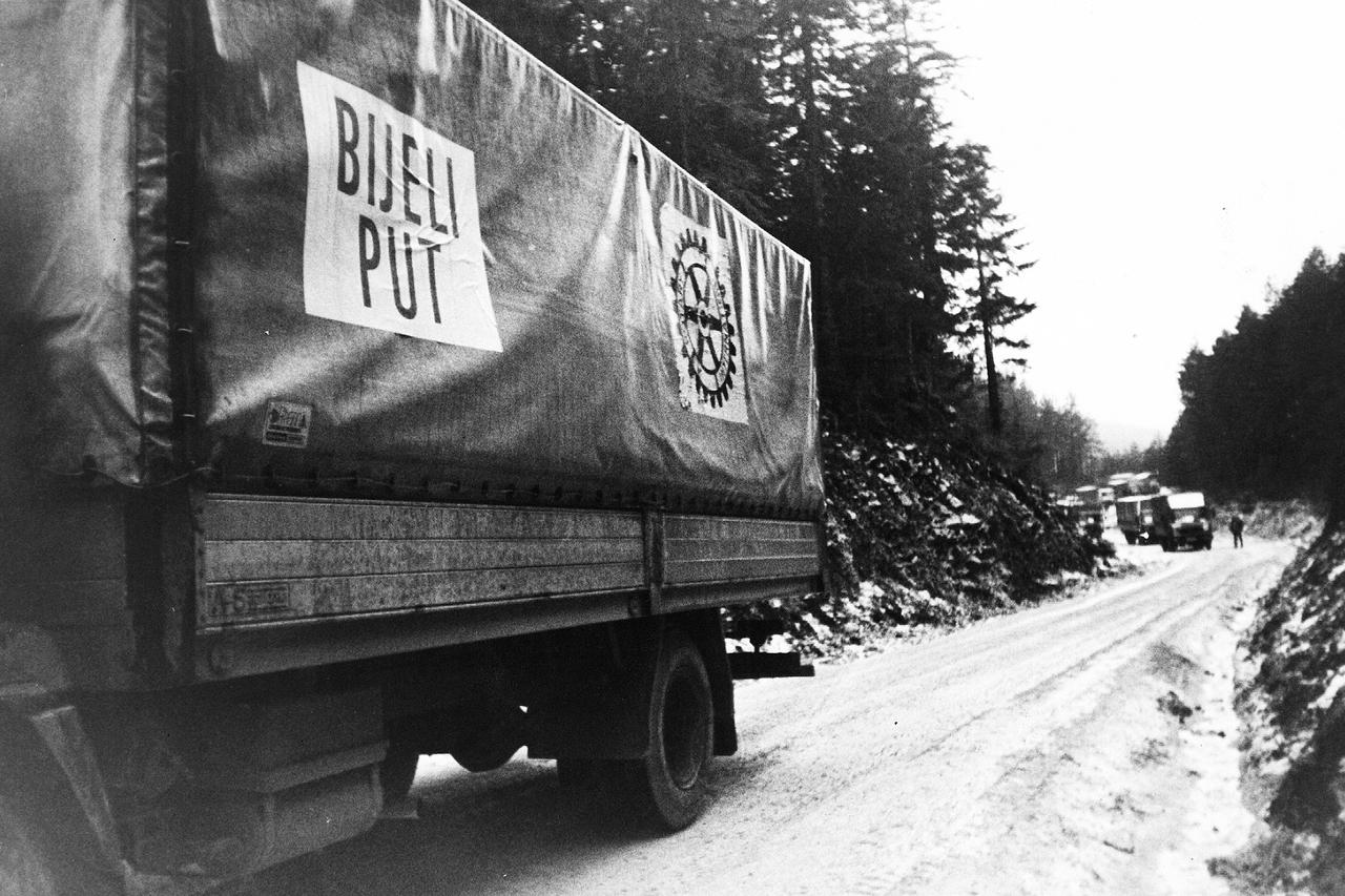 bih...Bijeli put......konvoj za Novu Bilu....14.12.1993. snimio Jozo Pavkovic.....Vecernji list