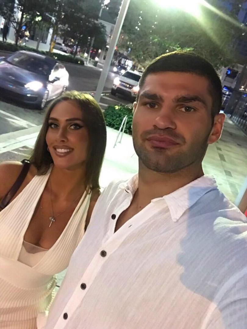 Ona je tijekom cijele Hrgovićeve karijere ostala njegova najveća podrška, a njihova priča počela je još u djetinjstvu. Oboje su odrasli u Sesvetama, gdje su se upoznali i najprije bili prijatelji.