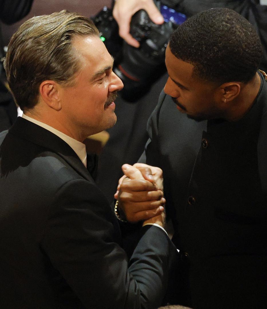 Iako par nije zajedno prošetao crvenim tepihom, Ceretti je sjedila uz svog partnera u publici, gdje je oduševila u odvažnoj krvavo crvenoj haljini s elegantnom punđom.
