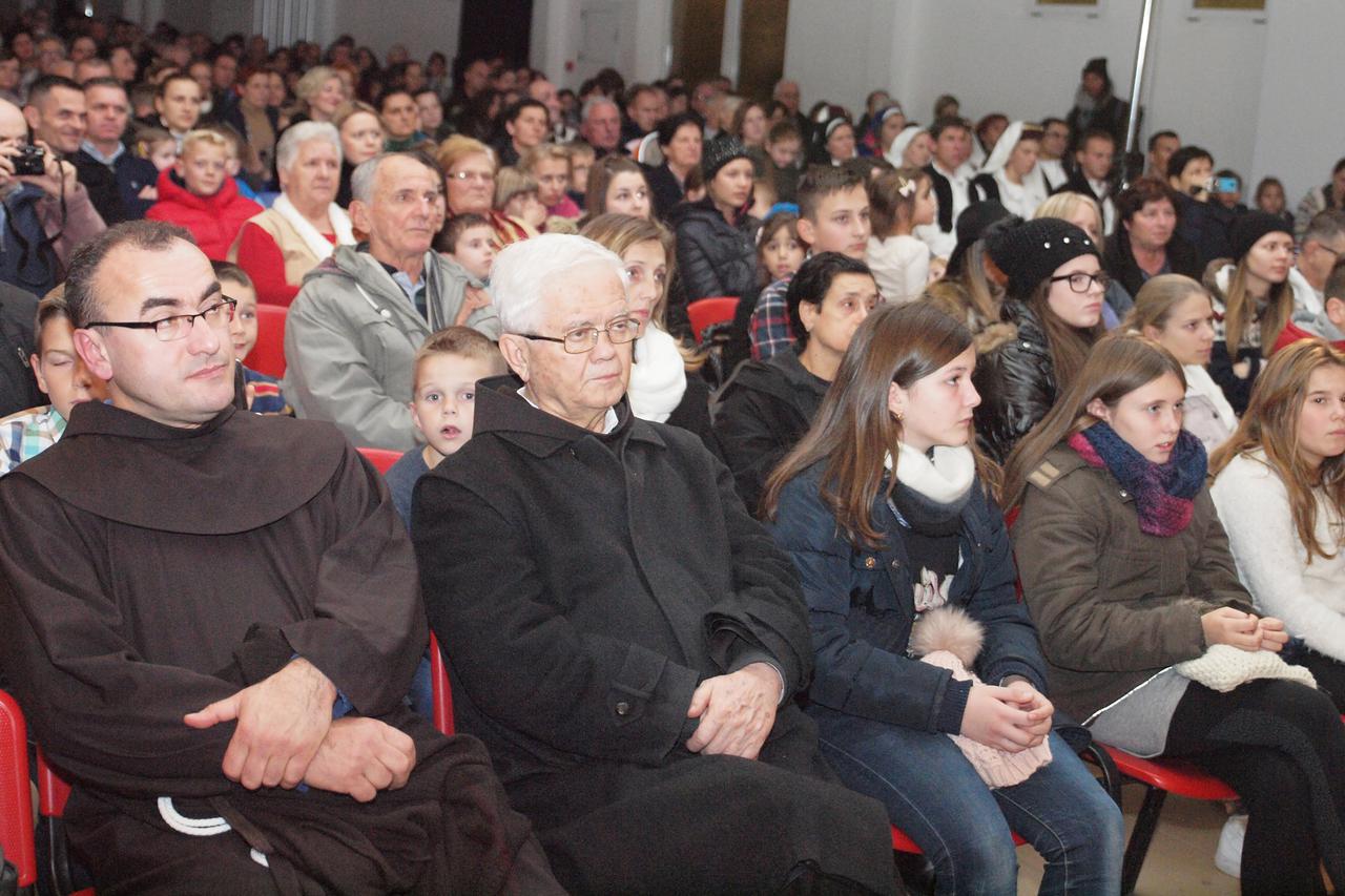 Dvorana Ivana Pava Ii bila je ispunjena do posljednjeg mjesta na ovo koncertu. Medjugorje, 28.12.2015.Snimio:Marijan Sivrić