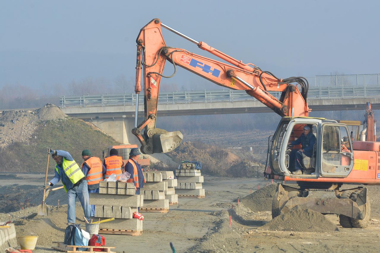 15.12.2015., Krizevci - Dok su Bilogorci ogorceni na razvoj dogadjaja oko izgradnje autoceste Podravsko-Bilogorskog ipsilona s obzirom da obecani radovi od Vrbovca prema Bjelovaru, tocnije na kraku dionice A13 nisu zapoceti, Podravci mogu biti zadovoljni 