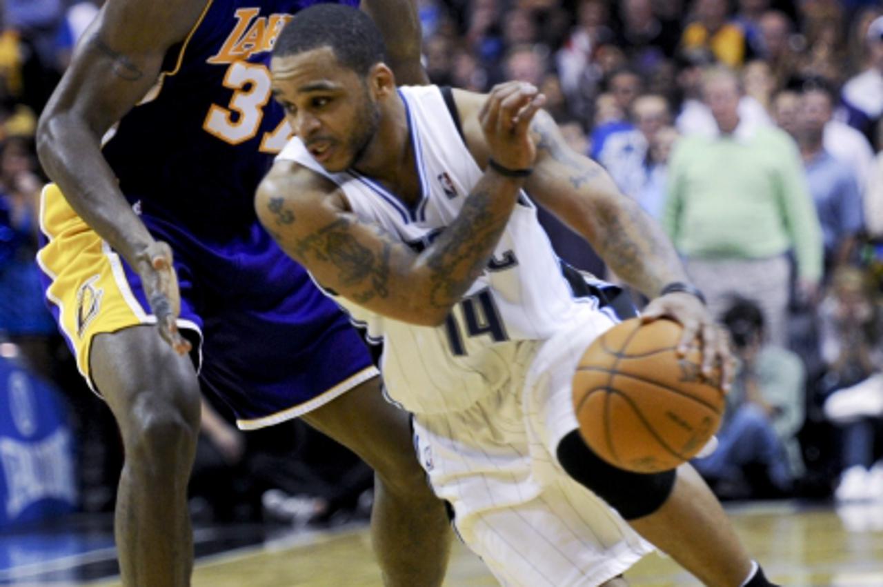 'Los Angeles Lakers forward Ron Artest (L) fouls Orlando Magic guard Jameer Nelson (R) during second half NBA basketball action in Orlando, Florida March 7, 2010. The Magic beat the Lakers 96 - 94. RE