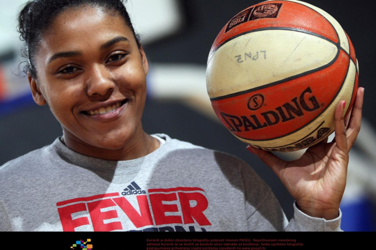 \'SPECIJAL MAX 18.01.2012., Zagreb, Arena Zagreb - Kosarkasica Abi Olajuwon, nova igracica KK Zagreb.  Photo: Marko Prpic/PIXSELL\'