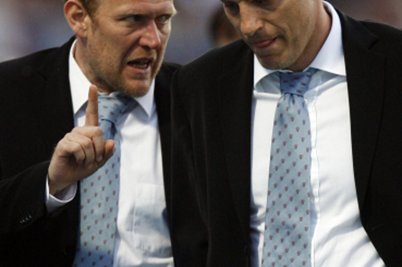 '23.05.2010., stadion Gradski vrt, Osijek - Prijateljska utakmica izmedju domacina Hrvatske i gostiju Walesa. Robert Prosinecki i Slaven Bilic. Photo: Slavko Midzor/PIXSELL'