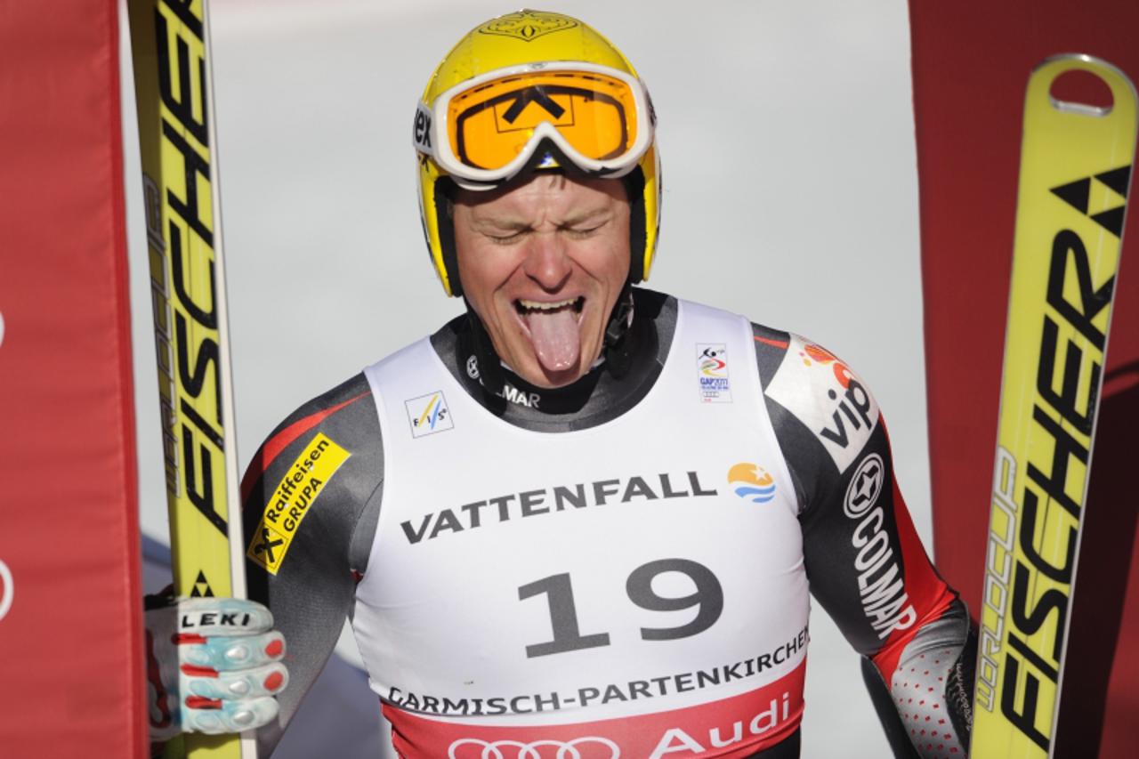\'Croatia\'s Ivica Kostelic  arrives in the finish area during the men\'s Alpine skiing World Championship Super G event in Garmisch Partenkirchen, southern Germany on February 9, 2011. AFP PHOTO / OD