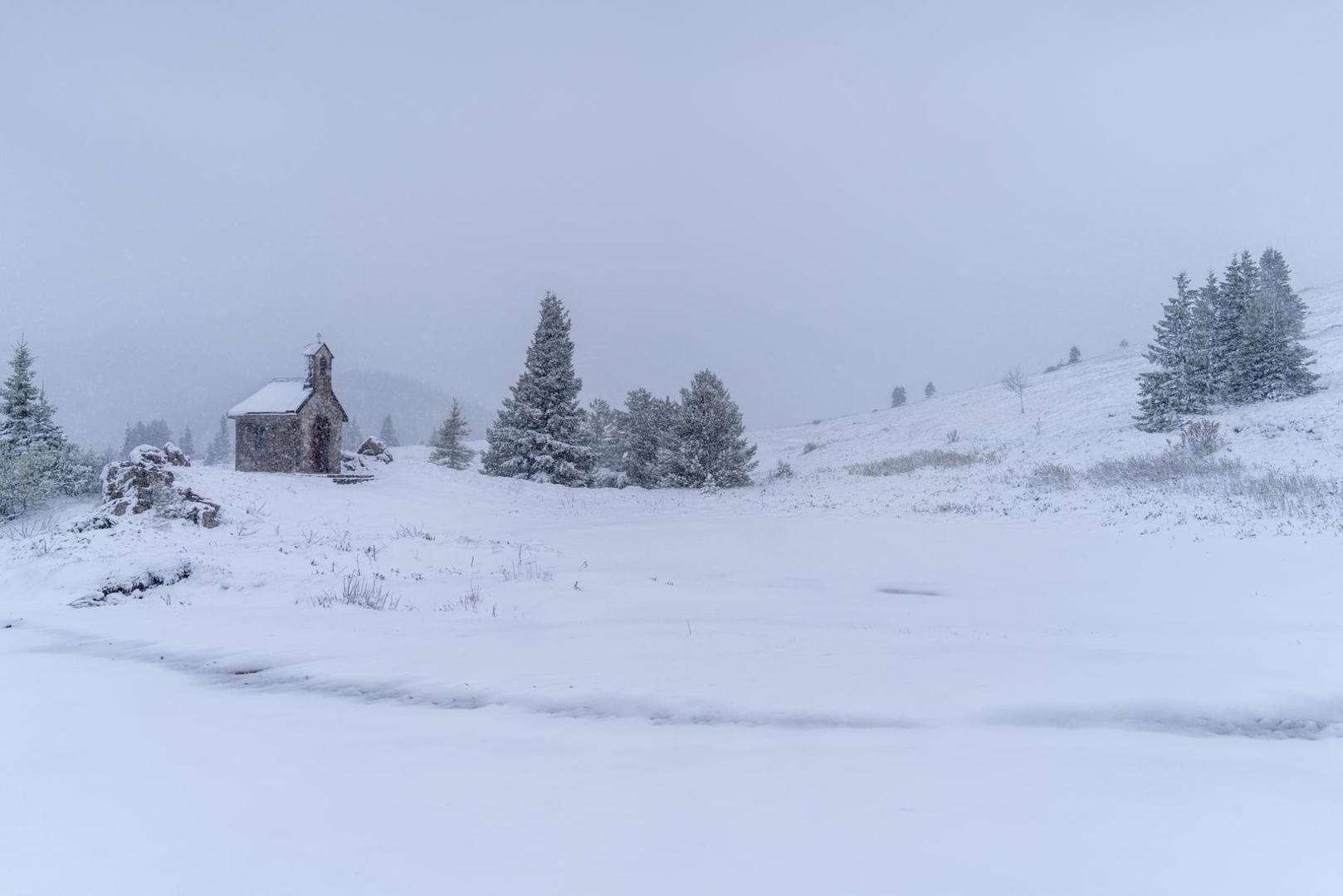 Naime, snijeg je danas zabijelio Nacionalni park Sjeverni Velebit. 
