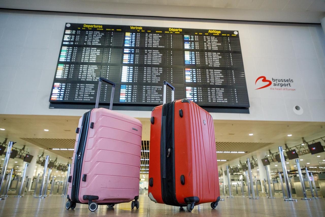 putovanja, kuferi, zračna luka