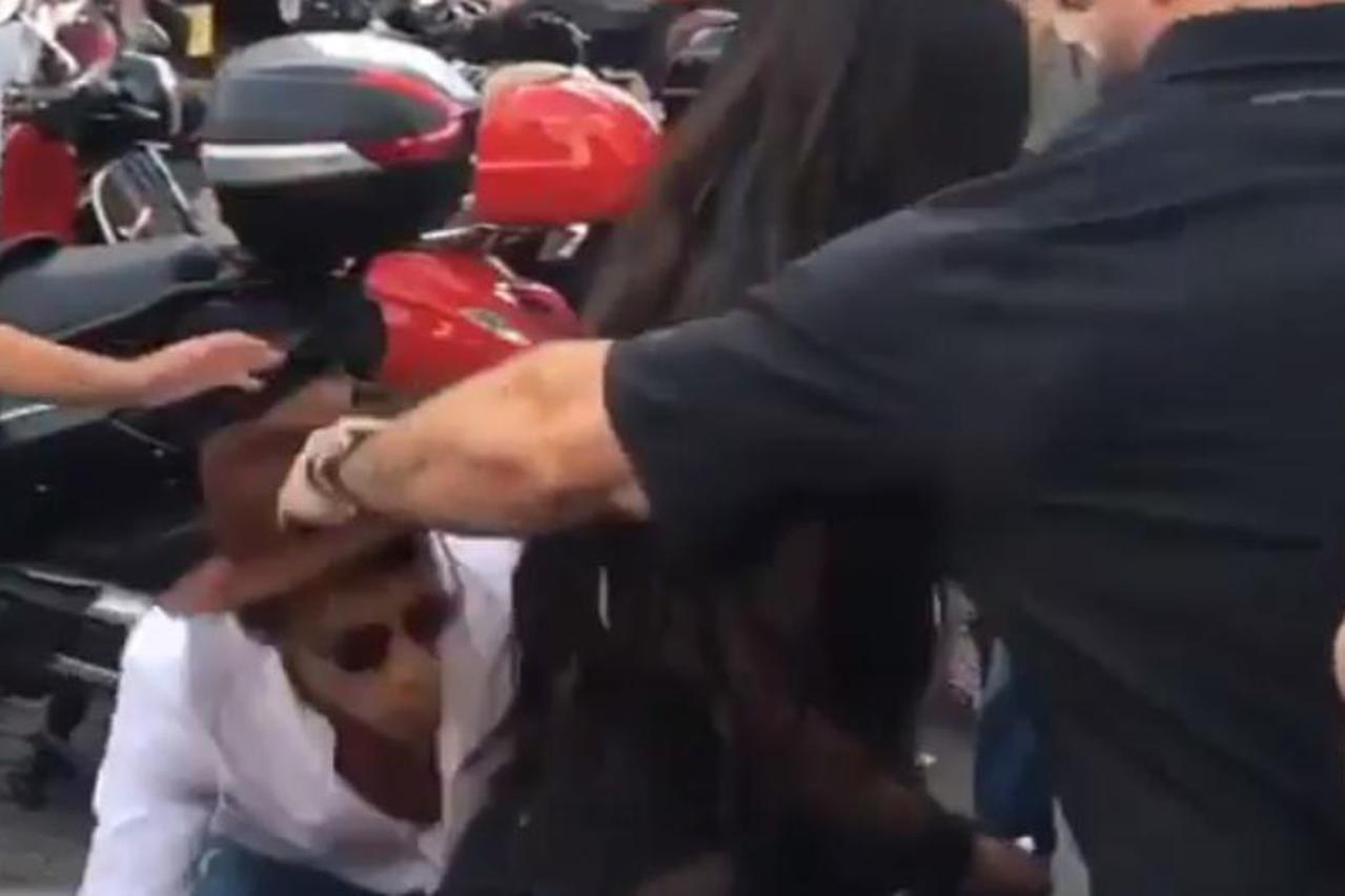 Otjerali ga zaštitari