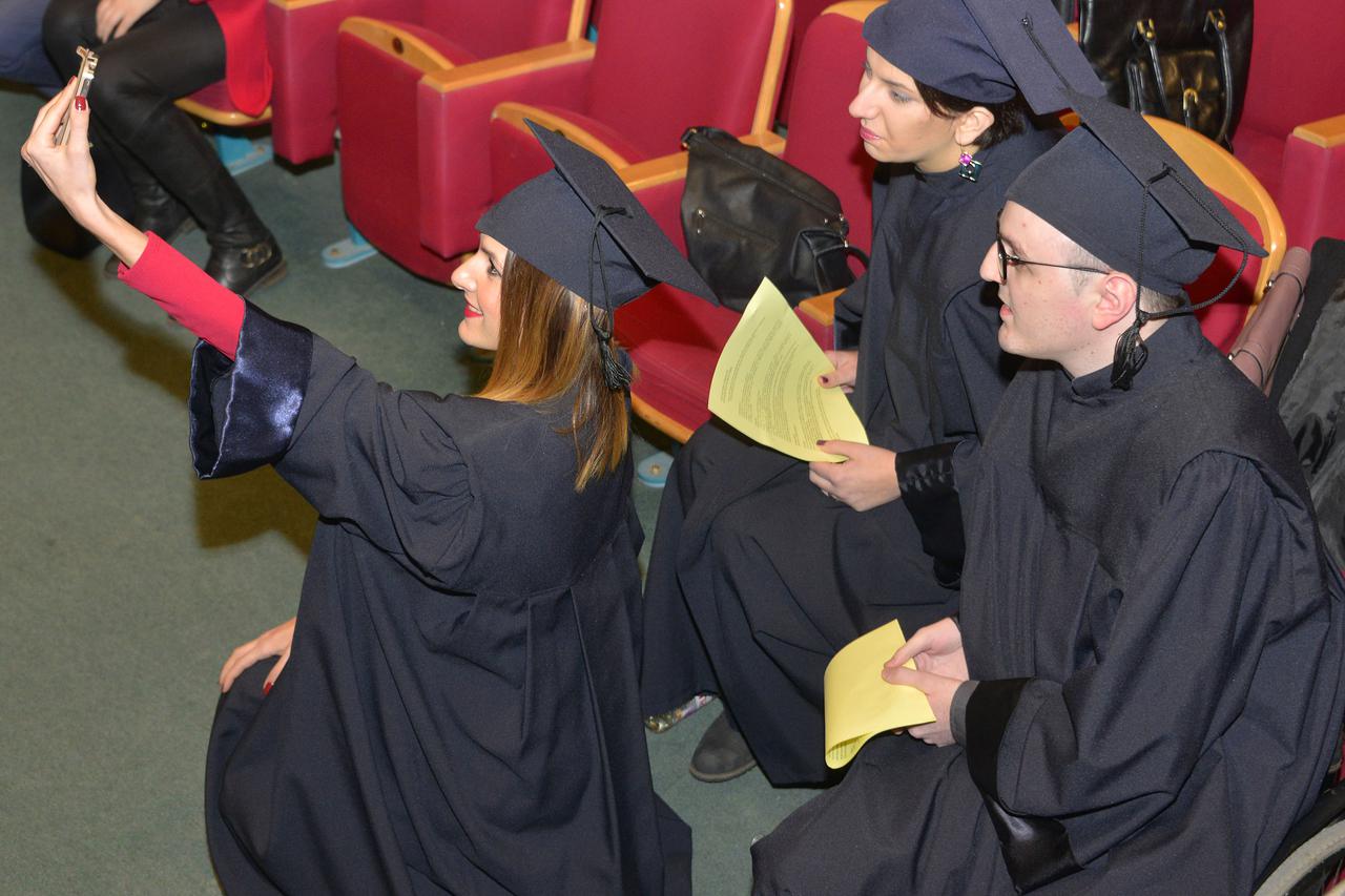 BiH; 11.12.15. Mostar;Kosaca, Diplome ,Filozofski, Snimio:Stole Lasic