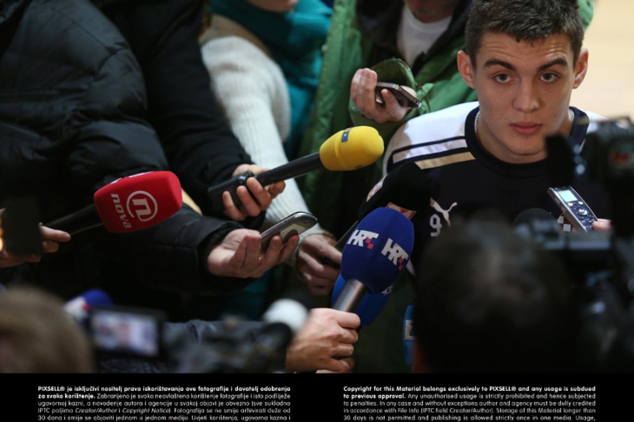 '07.01.2013., Filipa Grabovca 11, , Zagreb - Zbog radova na maksimirskom stadionu, koji ce potpuno obnoviti unutrasnjost juzne tribine, odnosno svlacionice i popratne sadrzaje, igraci GNK Dinamo su tr
