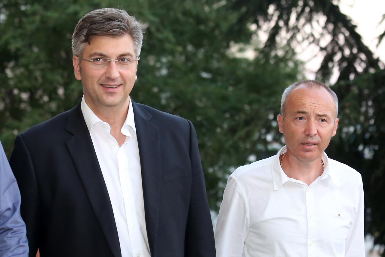 11.07.2016., Sibenik - Zupanijski odbor HDZ-a zajedno sa predsjednicima gradskih i opcinskih odbora u tajnistvu stranke odrzao je radni sastanak sa Andrejom Plenkovicem, kandidatom za predsjednika HDZ-a. Andrej Plenkovic, Damir Krsticevic. Photo: Dusko Ja