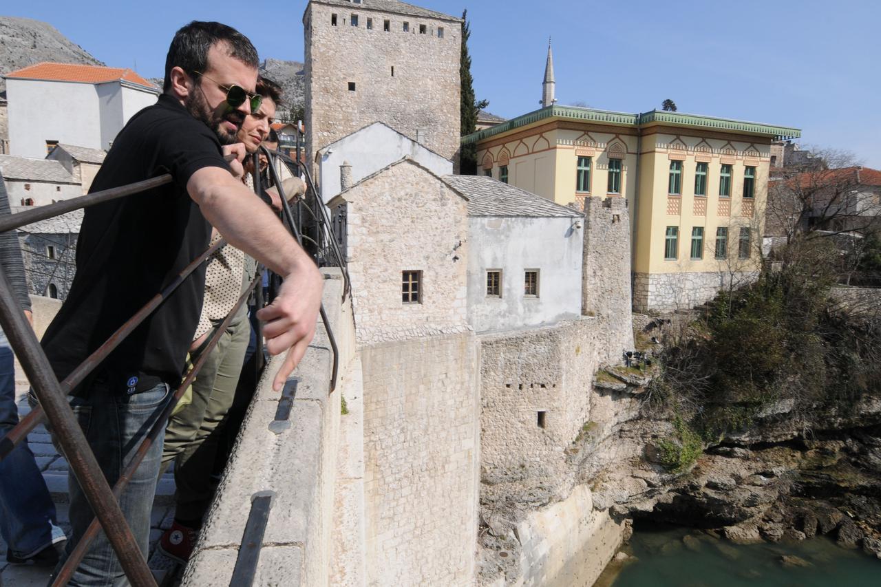 bih...mostar...15.03.2012...glumac sergej trifunovic i  glumica maja lasic knezovic foto: zoran grizelj vecernji list