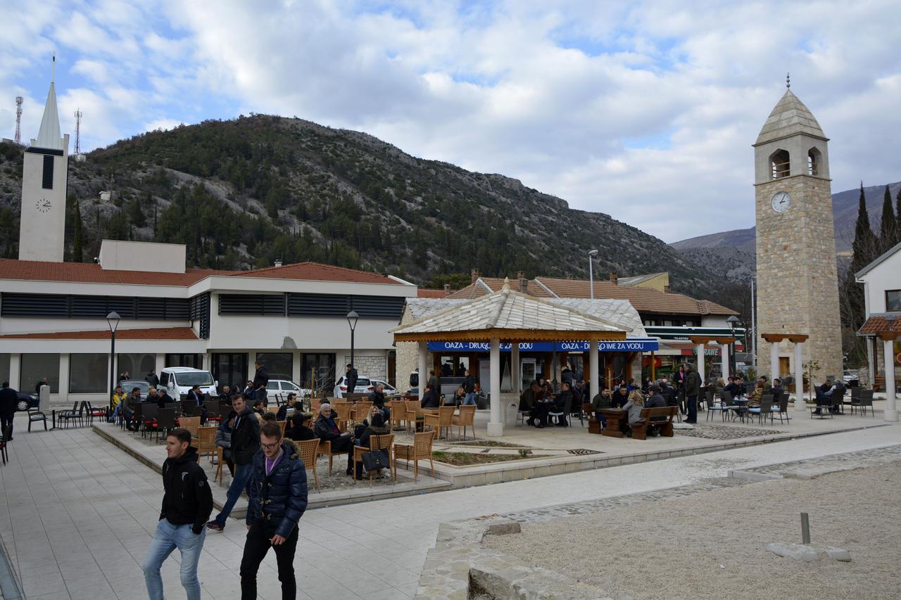 STOLAC, 19. veljaÄ?e (FENA) - Do 15 sati na lokalnim izborima u Stocu glasalo je 5,563 biraÄ?a, ??to je prema procjenama OpÄ?inskog izbornog povjerenstva Stolac, oko 55 posto, izjavio je predsjednik tog povjerenstva Jozo MatiÄ?.  Foto FENA/Emanuel Soca