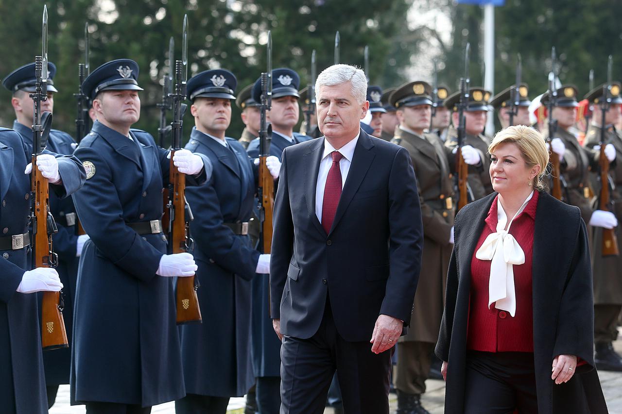 08.03.2016., Zagreb - Predsjednica Republike Hrvatske Kolinda Grabar-Kitarovic primila je u sluzbeni posjet predsjedavajuceg dr. Dragana Covica i clanove Predsjednistva Bosne i Hercegovine Bakira Izetbegovica i dr. Mladena Ivanica u Uredu predsjednice Rep