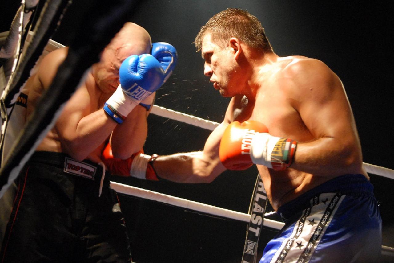 'Za Dalmaciju 090308 Kick Boxing turnir u Jazinama - Luka Kalmeta izgubio je borbu snimio Dino STANIN'