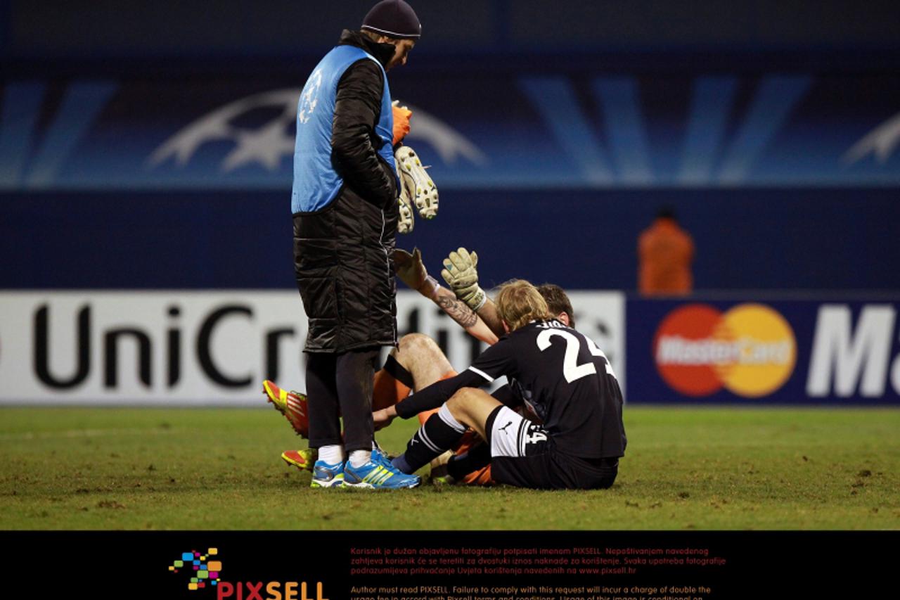 \'07.12.2011., stadion u Maksimiru, Zagreb - Liga prvaka, skupina D, 6. kolo, Dinamo Zagreb - Lyon. Filip Loncaric, Ivan Kelava i Domagoj Vida tuguju.  Photo: Igor Kralj/PIXSELL\'