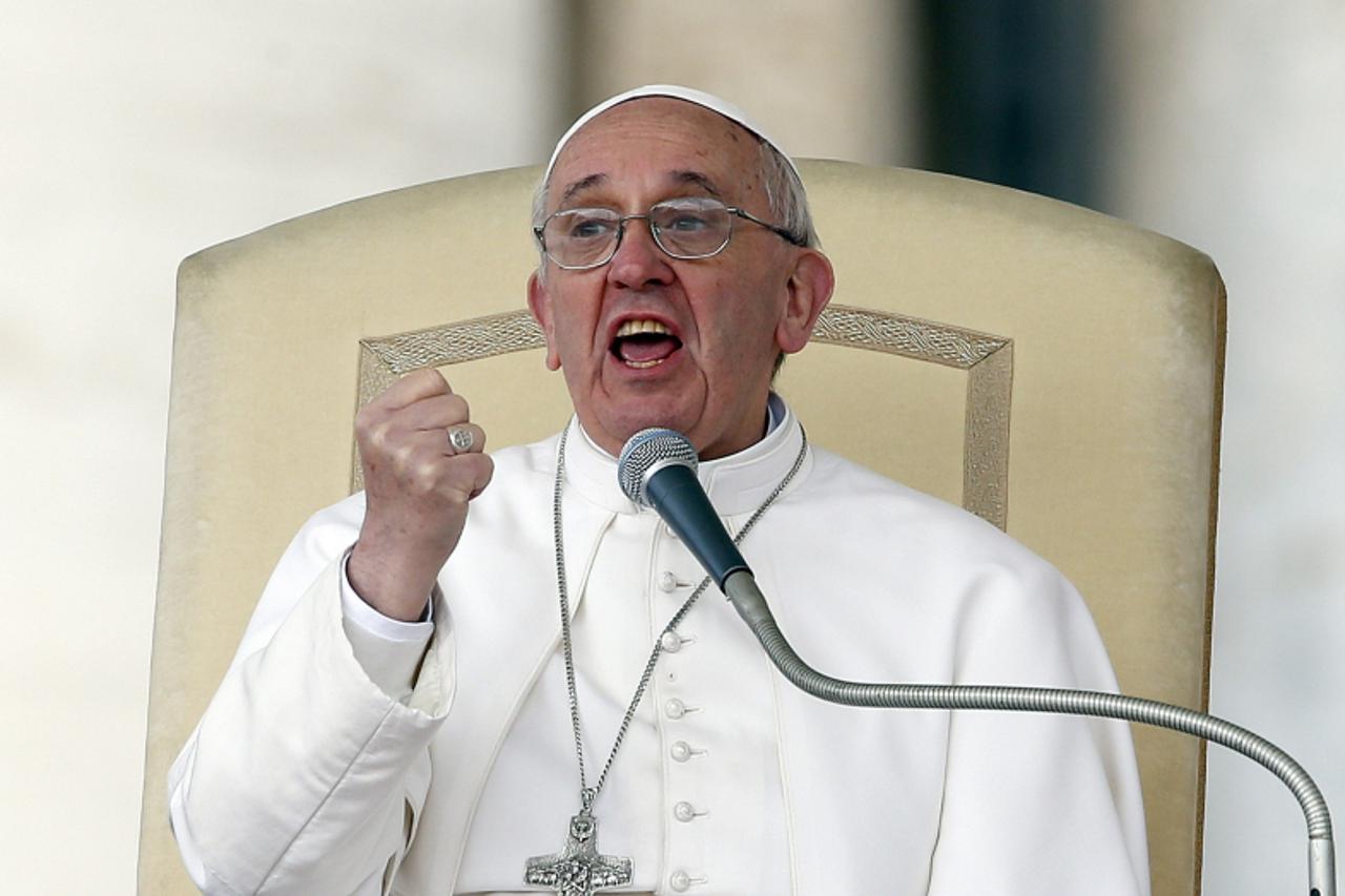 'Pope Francis gestures as he speaks during a weekly general audience in Saint Peter's Basilica, at the Vatican April 3, 2013. REUTERS/Stefano Rellandini (VATICAN - Tags: RELIGION)'