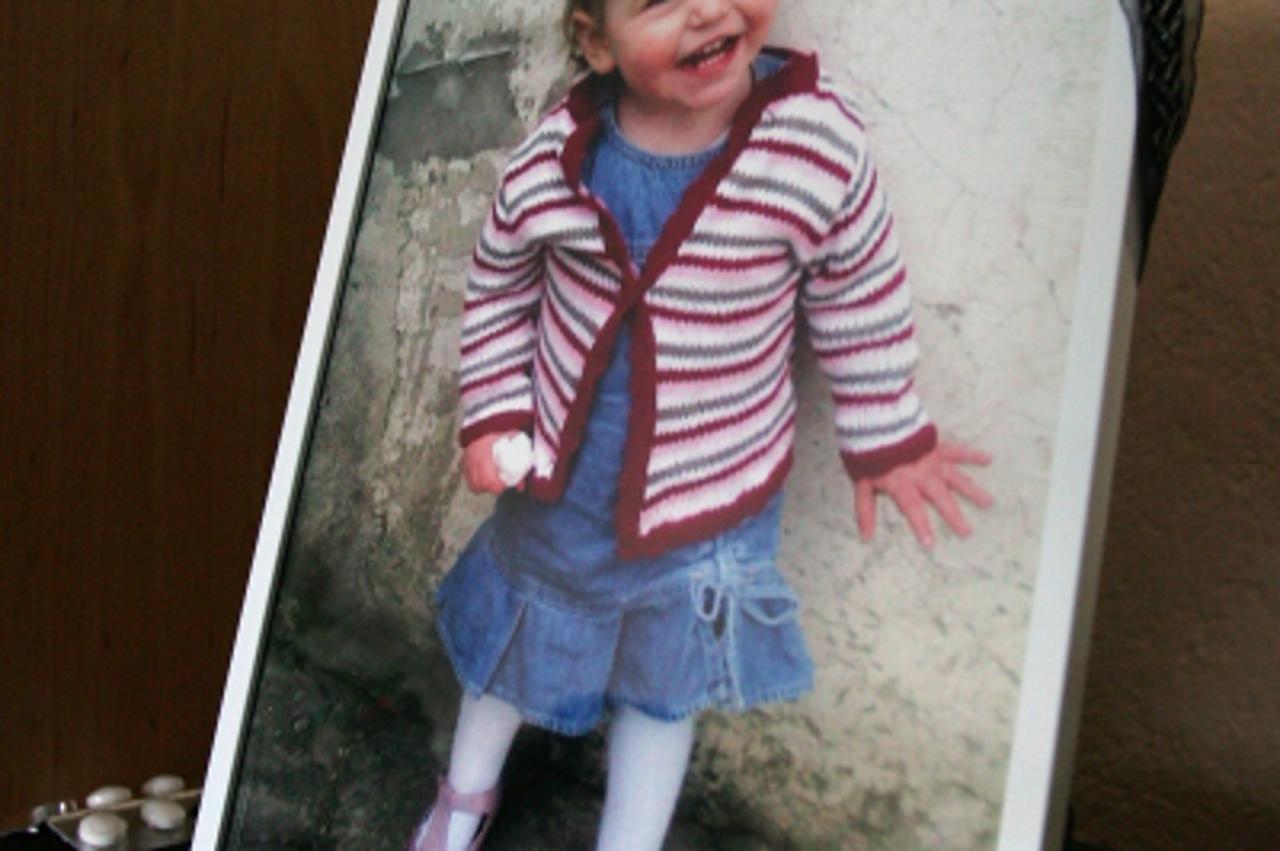 '11.04.2012., Zagreb - Roditelji tragicno preminule Mije Antunovic, Dijana i Ivan, krive lijecnike za niz propusta prilikom hitne intervencije prilikom koje je dijete prebaceno u krivu bolnicu. Photo: