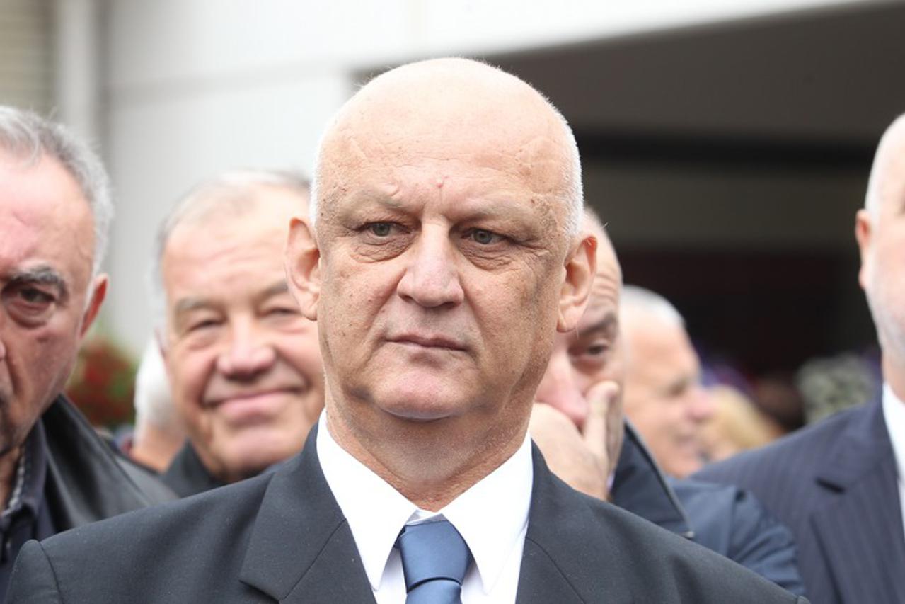  Josip Lucić i rojs