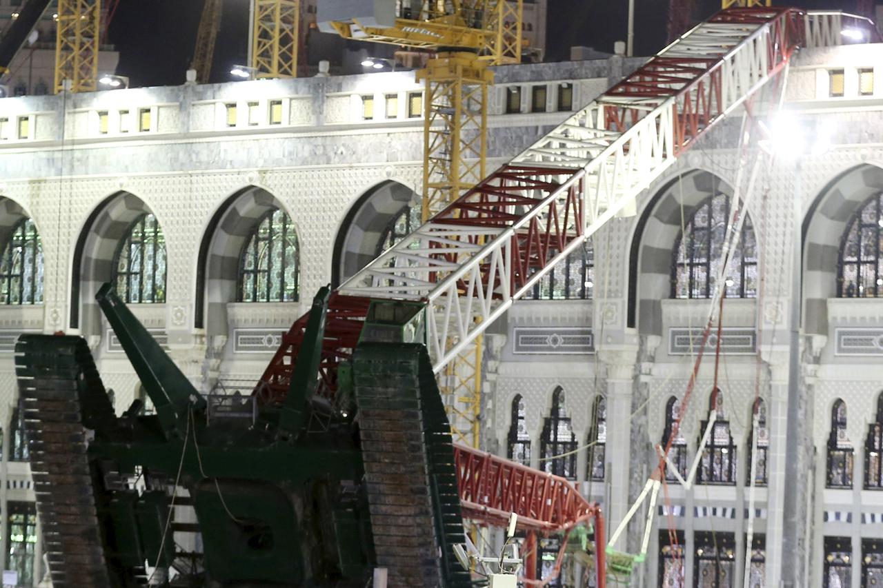Saudi emergency crew stand near a construction crane after it crashed in the Grand Mosque in the Muslim holy city of Mecca, Saudi Arabia September 11, 2015. At least 107 people were killed when the crane toppled over at Mecca's Grand Mosque on Friday, Sau