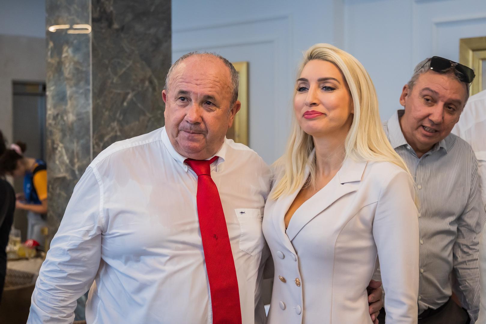 Fani i Željko danas žive na splitskim Mejama u luksuznoj vili, dok je njegova bivša supruga izabrala drugi kraj grada – Trstenik. 