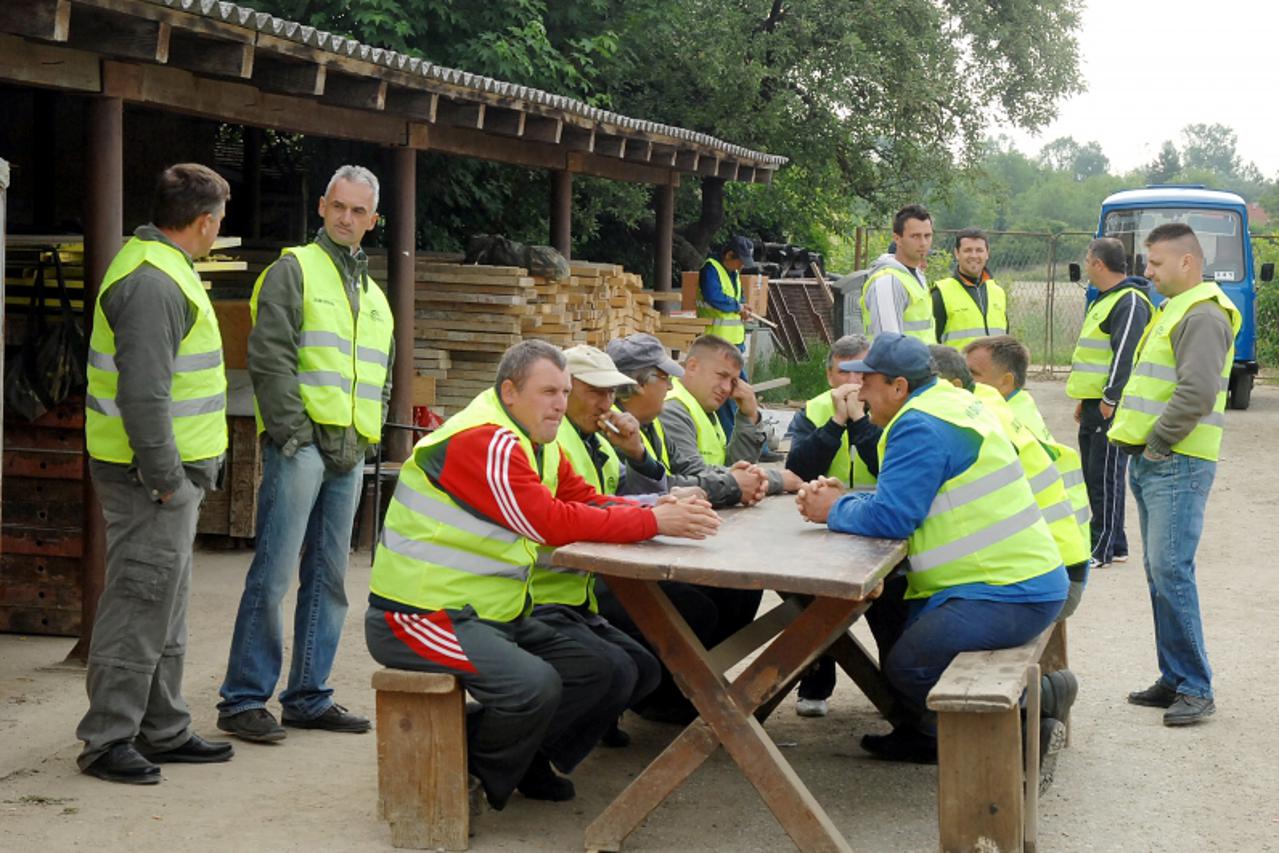\'09.05.2011., Sisak - Radnici Vodoprivrede Sisak stupili su u strajk zbog krsenja Kolektivnog ugovora od strane poslodavca. Photo:Nikola Cutuk/PIXSELL\'