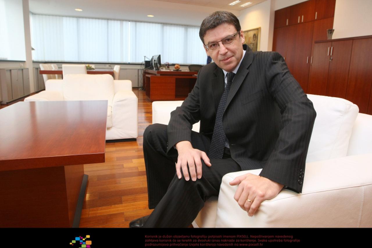 '28.12.2011., Zagreb - Ministar znanosti, obrazovanja i sporta, Zeljko Jovanovic, u svojem uredu.  Photo: Petar Glebov/PIXSELL'