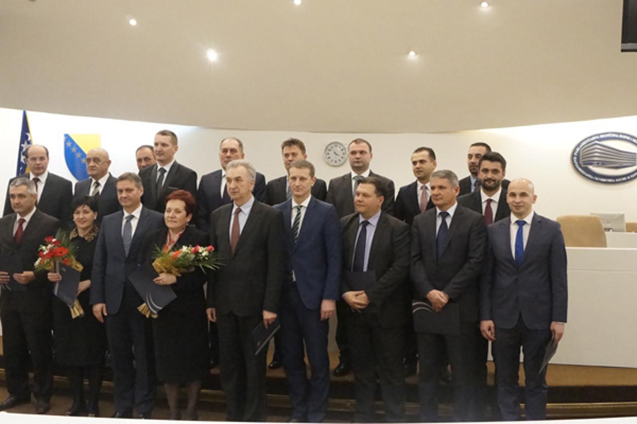 Više od pet mjeseci nakon općih izbora, održanih 12. oktobra 2014. godine, Bosna i Hercegovina dobila je novi saziv državnog Vijeća ministara. Predstavnički dom Parlamentarne skupštine Bosne i Hercegovine danas je sa 26 glasova za, sedam protiv i jednim s