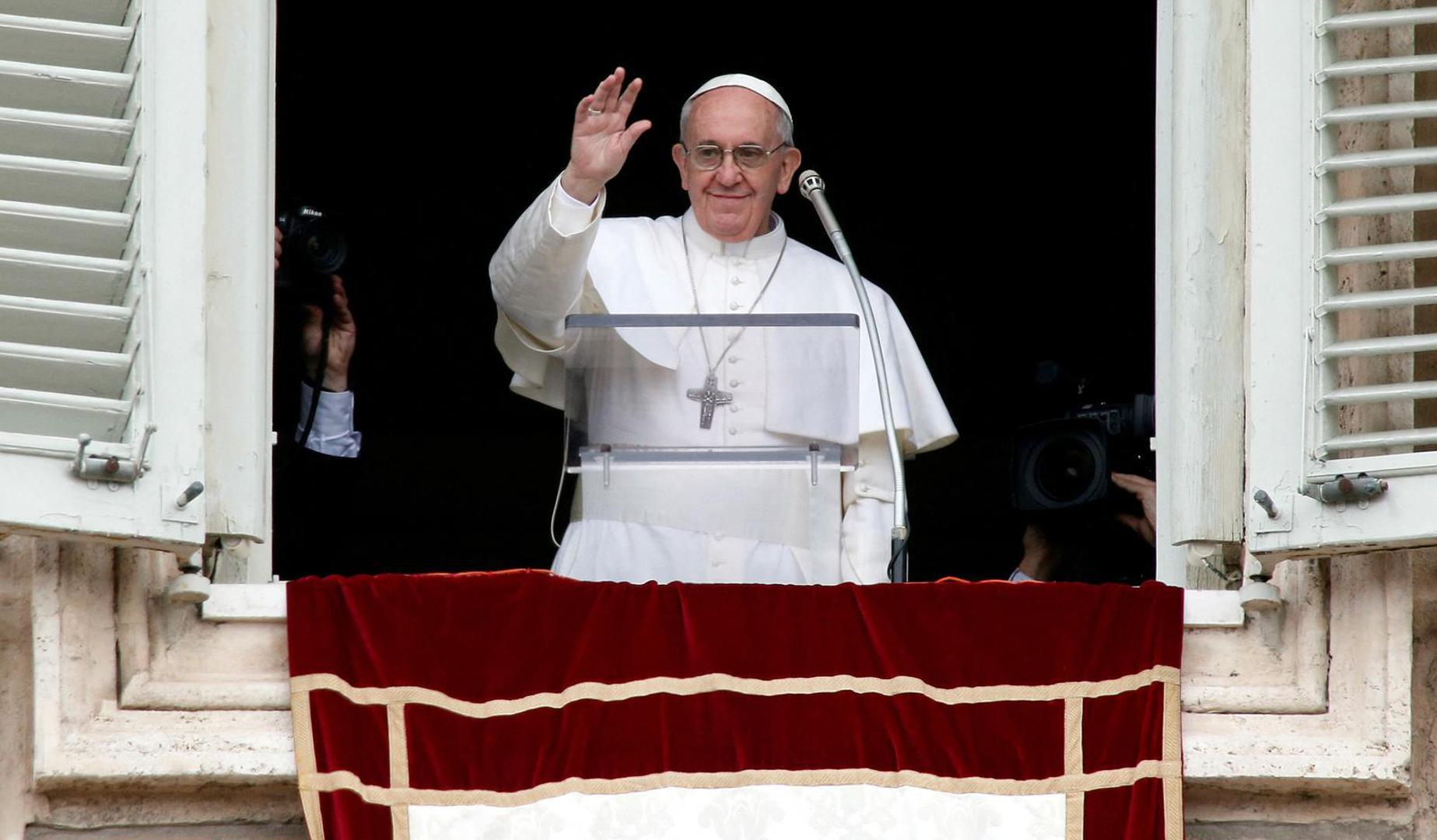 U pontifikatu je promijenio lice modernog papinstva izbjegavajući pompu i privilegije, ali pokušaji da Katoličku Crkvu učini uključivijim izazvali su otpore u konzervativnim krugovima. 

