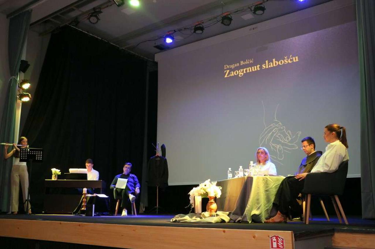 zbirka 'Zaogrnut slabošću' fra Dragana Bolčića