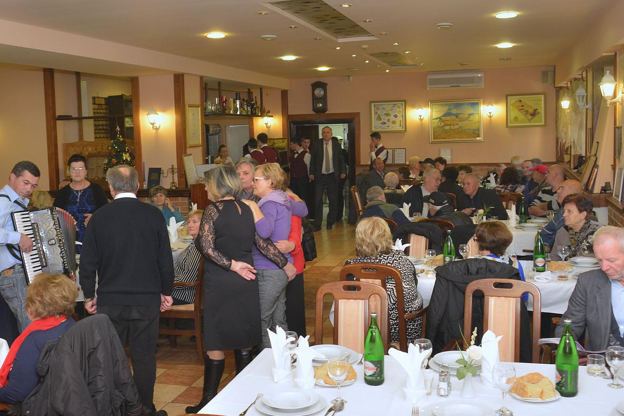 BiH,19.12.2015.Mostar,Europa,  Druzenje umirovljenika Photo:Stojan Lasic