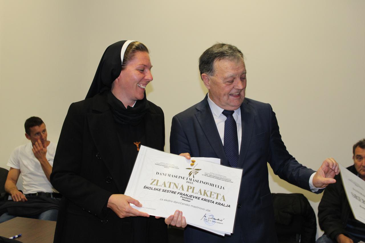 storyeditor/2022-12-04/Masline35-Po_rezultatima_iskazale_se_i_casne_sestre_iz_Bijelog_Polja.JPG