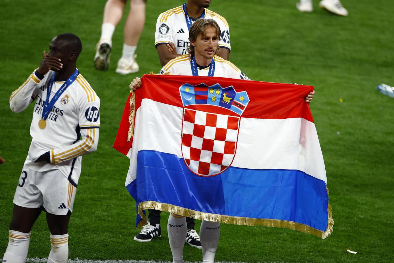 luka-modri-emotivnom-porukom-oprostio-se-od-suigra-a-iz-reala