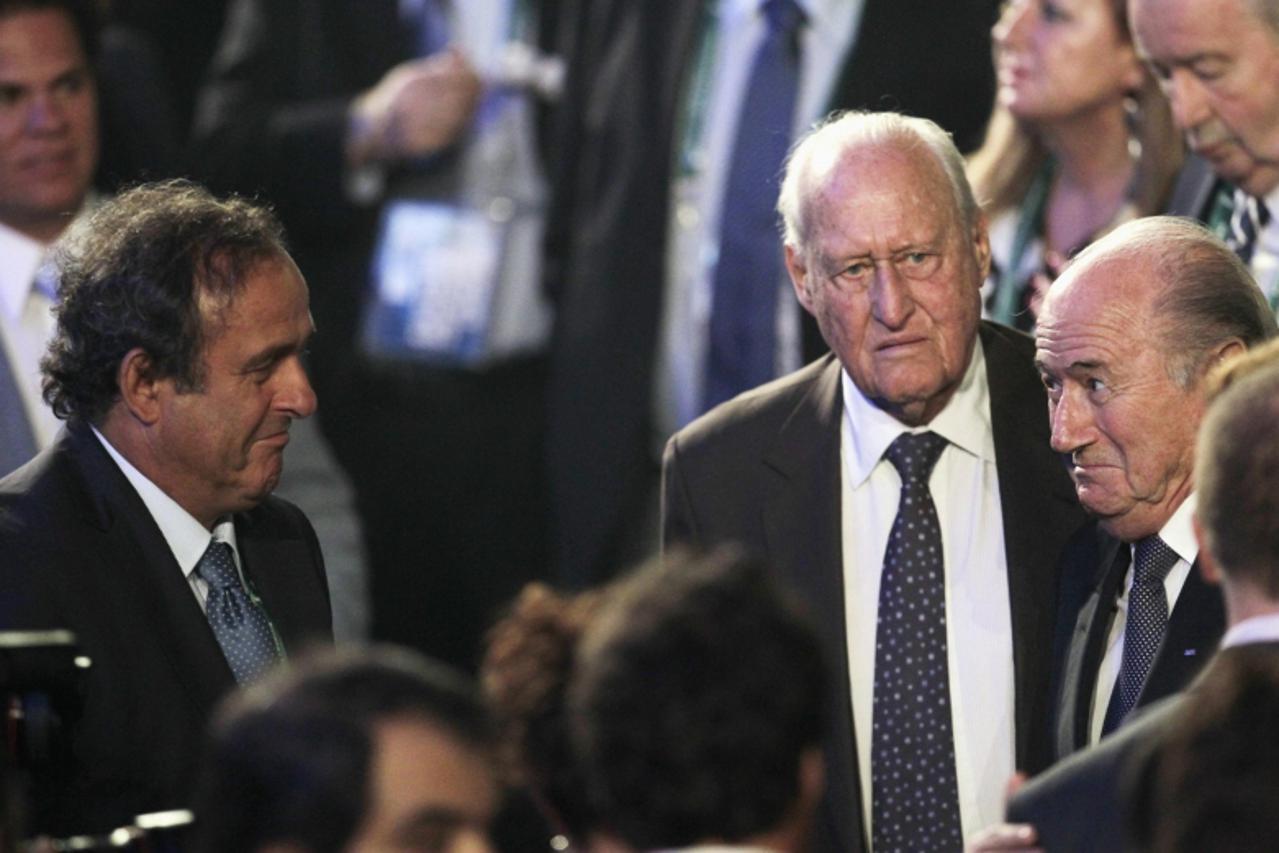 'FIFA\'s President Sepp Blatter (R) talks to France\'s Michel Platini (L), while Blatter\'s predecessor Joao Havelange (2nd R) stands near, at the preliminary draw for the 2014 World Cup in Rio de Jan