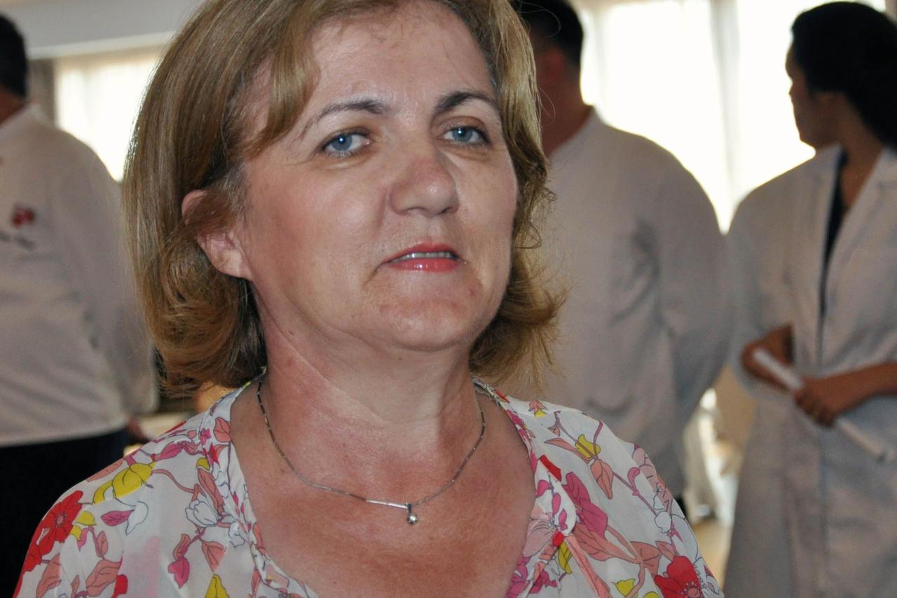 MOSTAR, 24. lipnja (FENA) - BolniÄka hrana ne mora biti jednoliÄna i bezukusna, i uz malo znanja i maÅ¡te mogu se dobiti jako ukusna i zdrava jela, reÄeno je na prezentaciji programa struÄnog usavrÅ¡avanja iz oblasti dijetoterapije i reÅ¾imske prehran