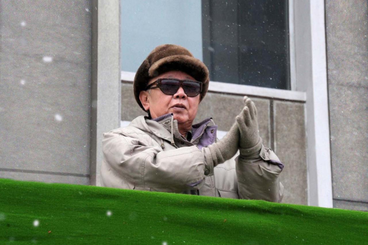 '(FILES) A photo released taken on March 6, 2010 and released by North Korea\'s official Korean Central News Agency on March 7, 2010 shows North Korean leader Kim Jong Il clapping as he attends celebr
