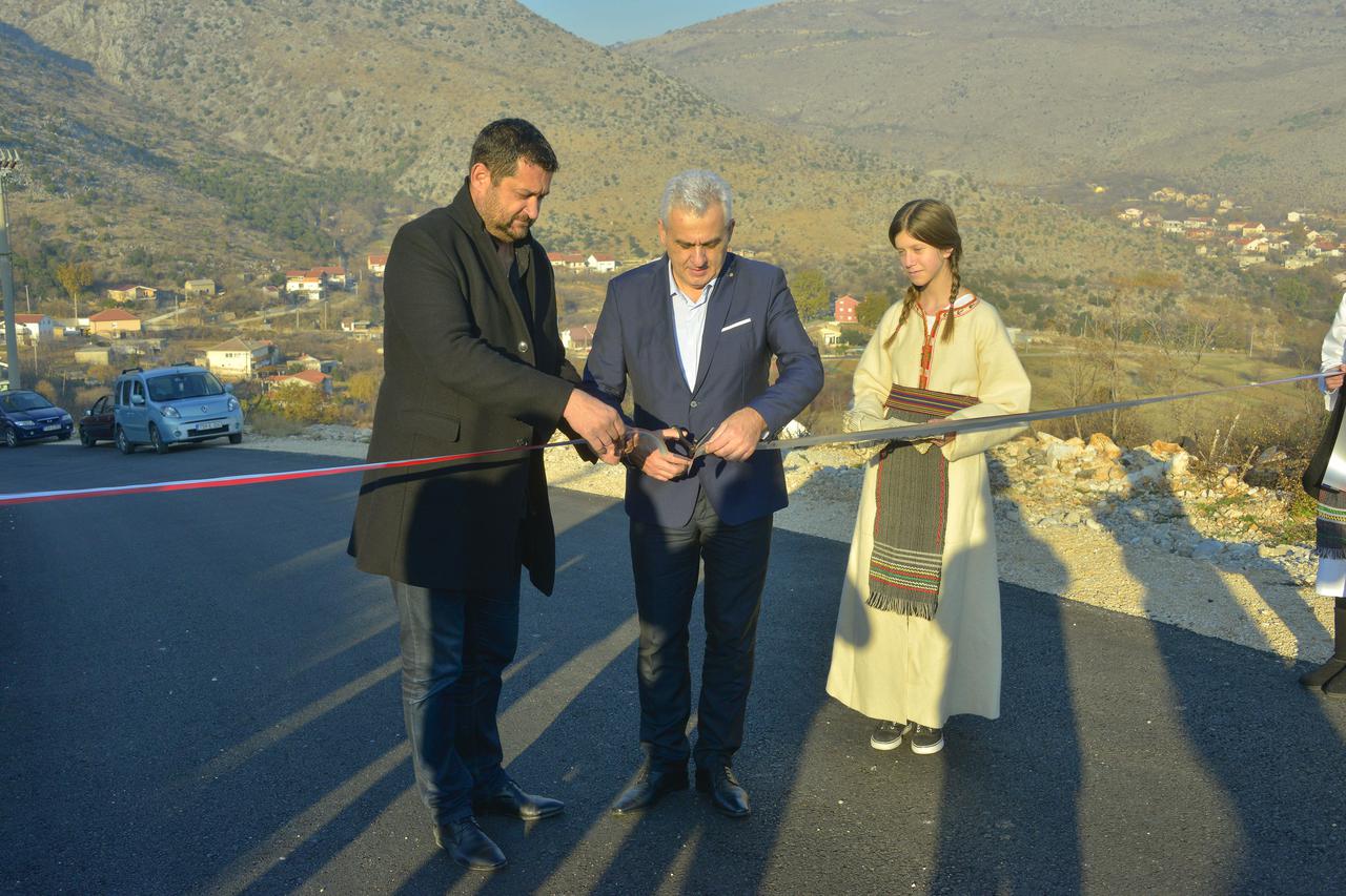BiH,15.12.2015.Mostar ,Rodoc,  Otvaranje asfaltiranog puta u Rodocu, Photo:Stojan Lasic