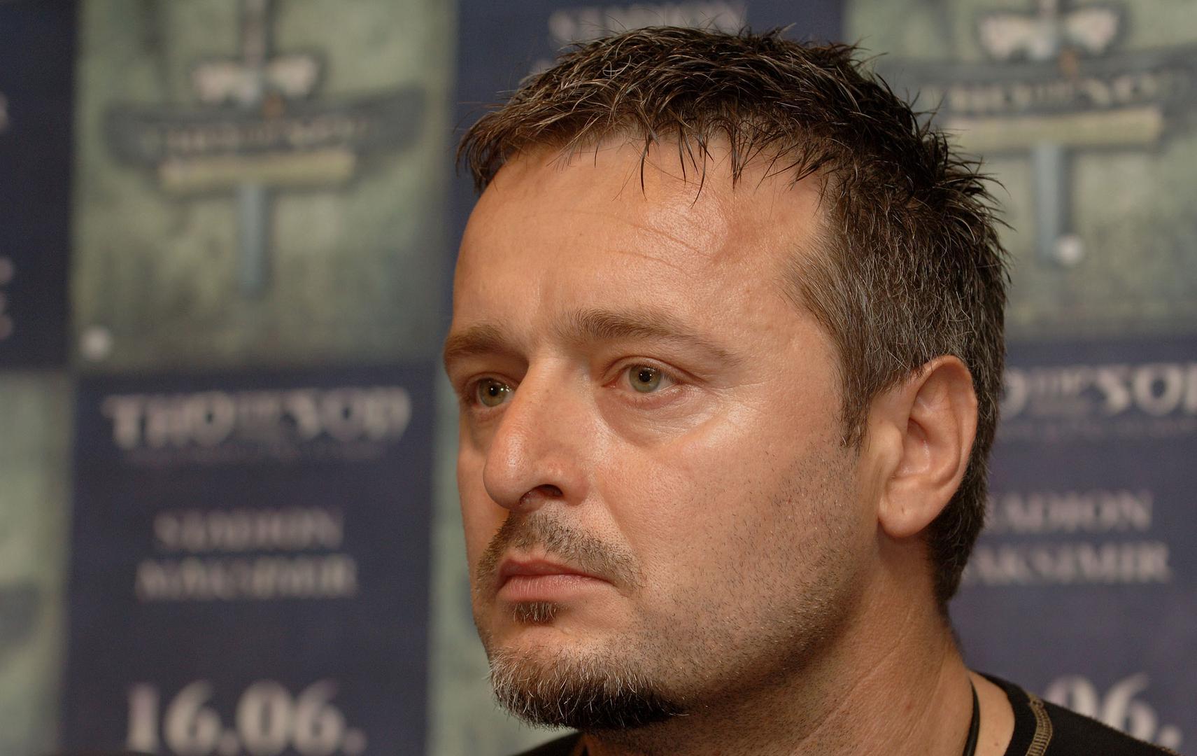 U Splitu je Marko Perković završio srednju ugostiteljsku školu i do 1991. radio kao konobar