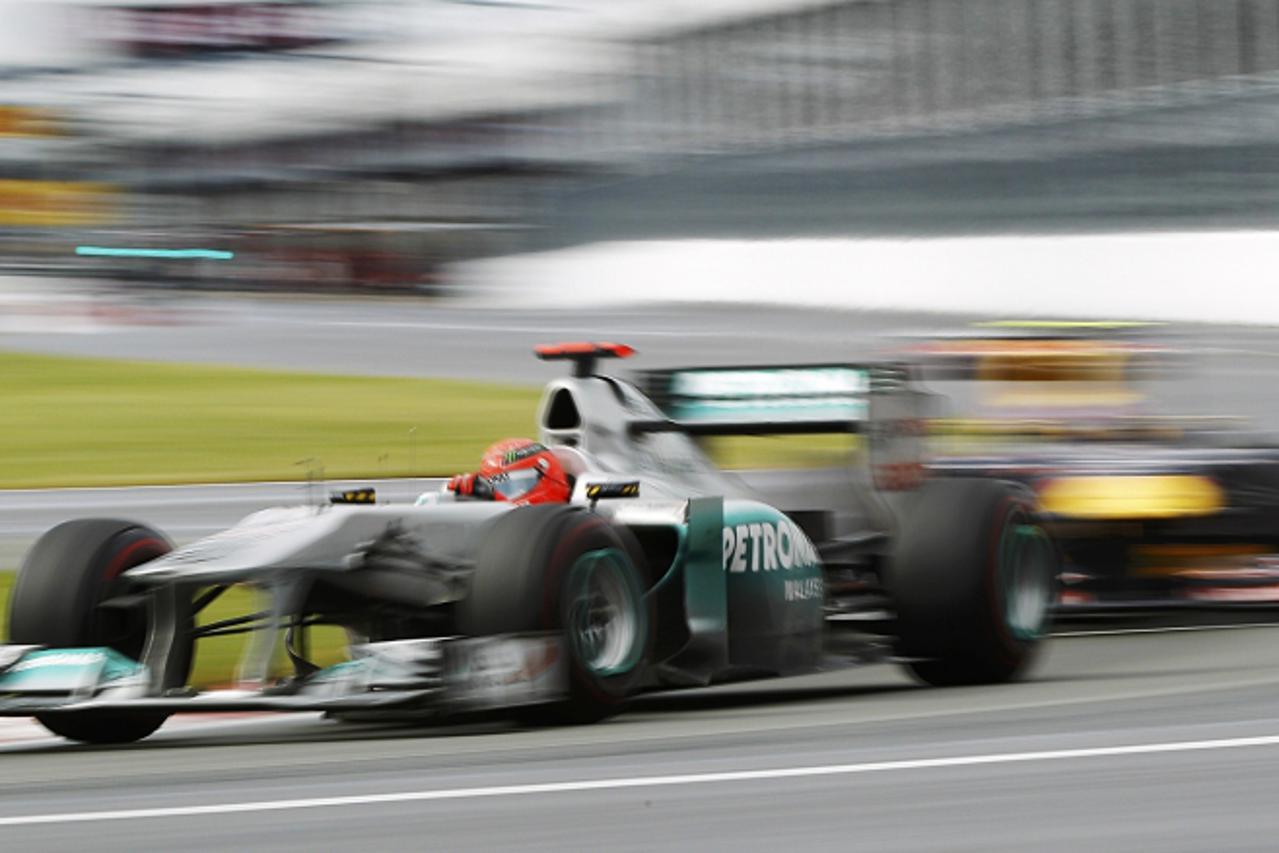 \'Mercedes Formula One driver Michael Schumacher of Germany races  during the Canadian F1 Grand Prix at the Circuit Gilles Villeneuve in Montreal June 12, 2011.  REUTERS/Mathieu Belanger (CANADA  - Ta