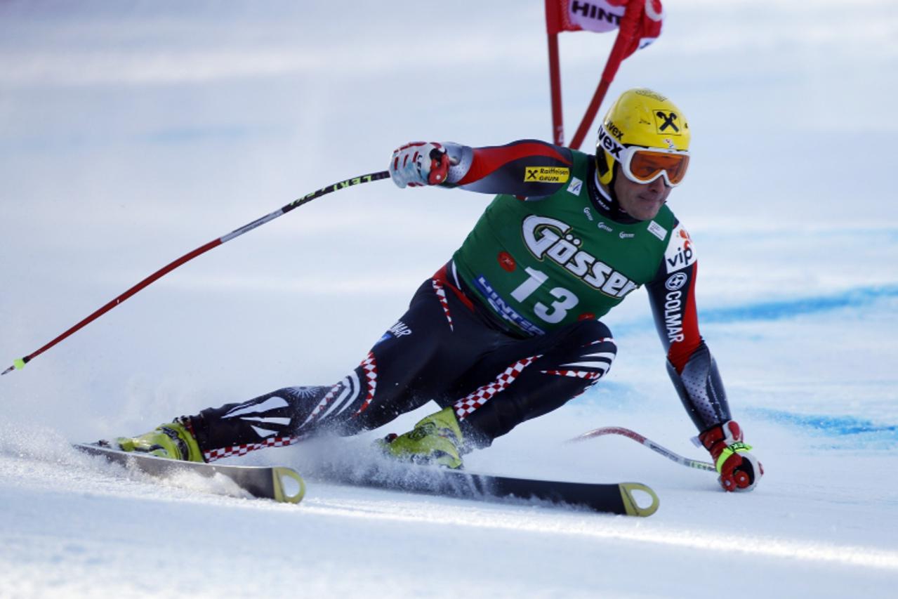 'Ivica Kostelic of Croatia speeds down the course during the men\'s super-G race at the Alpine Skiing World Cup in Hinterstoder February 5, 2011. REUTERS/Lisi Niesner  (AUSTRIA - Tags: SPORT SKIING)'