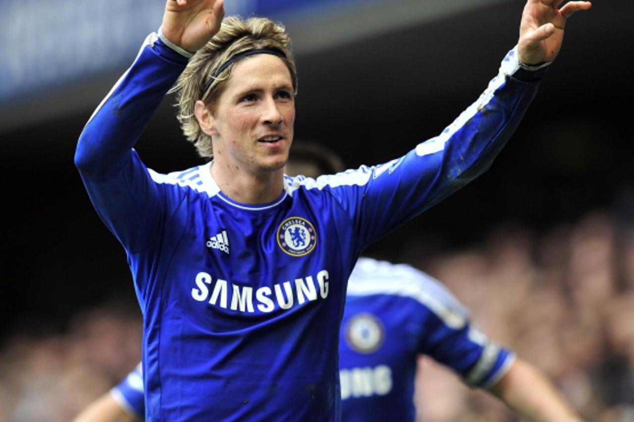 'Chelsea\'s Spanish striker Fernando Torres (R) celebrates scoring the fifth goal during their English Premier League football against Queens Park Rangers at Stamford Bridge in London, England on Apri