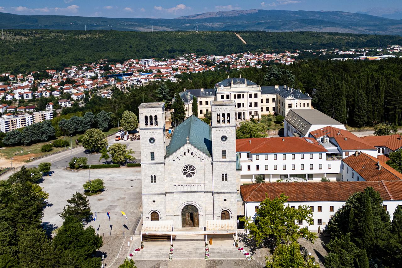 Široki Brijeg crkva