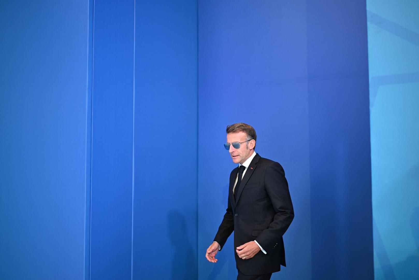 Kada se u siječnju na summitu u Švicarskoj pojavio sa sunčanim naočalama u zatvorenom prostoru, pokrenule su se brojne spekulacije o razlogu. Iz njegova ureda tada su objasnili da ih je nosio kako bi zaštitio oči nakon pucanja krvne žile, zbog čega je imao vidljivu ozljedu.
