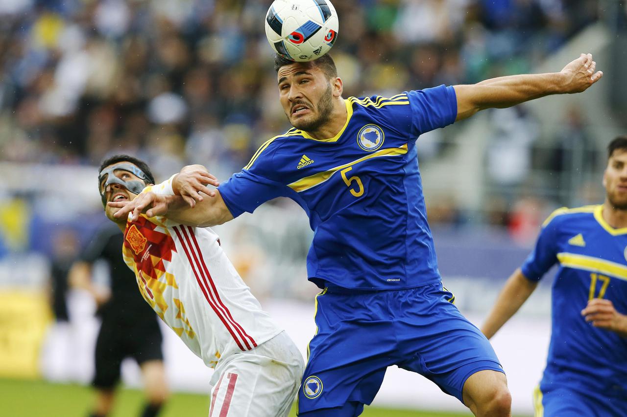 Football Soccer - Spain v Bosnia and Herzegovina - International Friendly - St. Gallen, Switzerland - 29/05/16. Spain's Pedro Rodriguez and Bosnia and Herzegovina's Sead Kolasinac in action REUTERS/Arnd Wiegmann