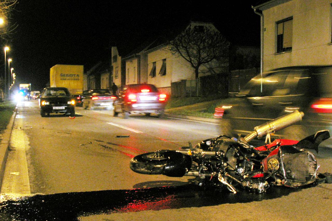 za marinka jurasica-crn-140207- slatina  - nakon pada milana filipovica (21) motocikl proklizao jos tridesetak metara po cesti  snimio.dragutin santosi