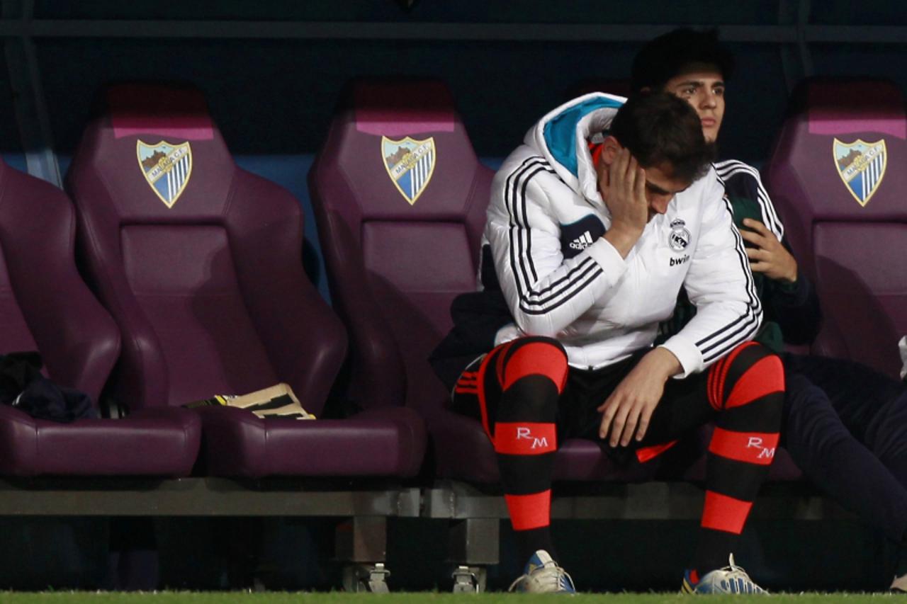 'Real Madrid's goalkeeper Iker Casillas sits on the bench during their Spanish First Division soccer match against Malaga at La Rosaleda stadium in Malaga December 22, 2012. REUTERS/Marcelo del Pozo 